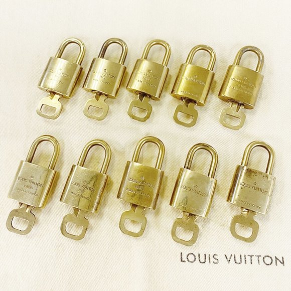 Authentic LOUIS VUITTON LV 10 SET PADLOCK CADENA KEY BAG CHARM GOLD PLATED - Picture 1 of 4
